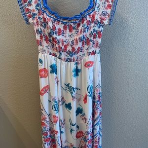 Beautiful shin-length dress